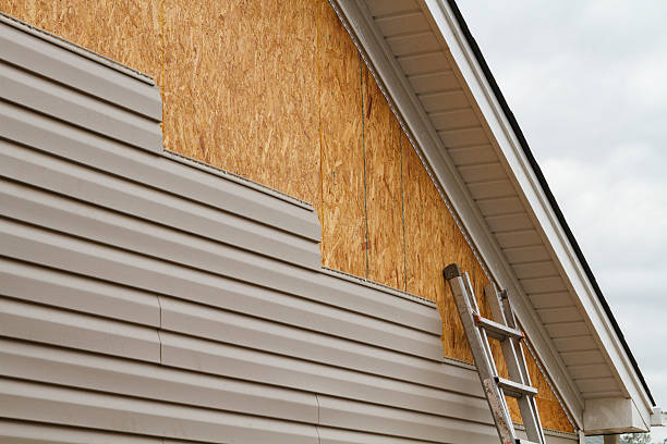 Professional Siding Repair technician working in Mulberry, OH